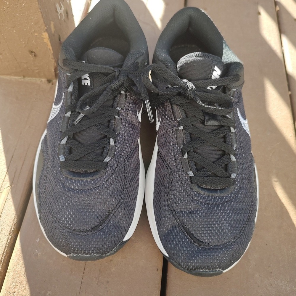 Nike Women's Black Running Shoes Sneakers Athletic Gym Workout Size 9